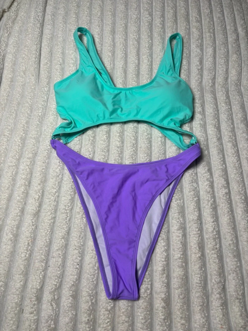 Cutout Two-Tone Scoop Neck One-Piece Swimsuit - Mint & Lavender